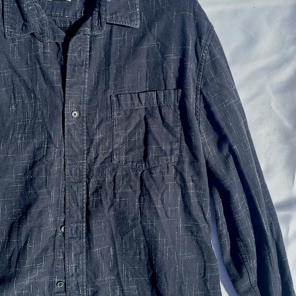 Vince Men’s Dark Blue/Black Button Down, Size Large - Picture 3 of 4